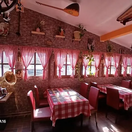 Eifelblick בית הארחה 3*