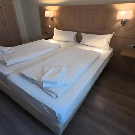 Πανσιόν Eifelblick 3*