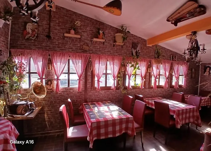 Eifelblick בית הארחה 3*